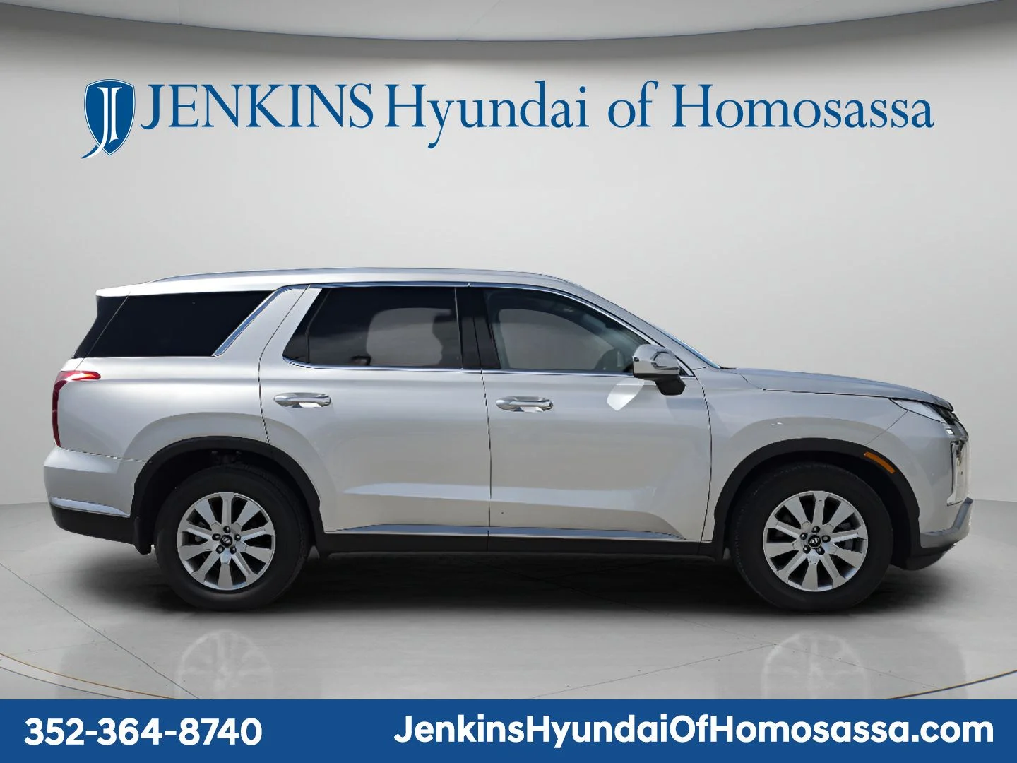 Used 2025 Silver Hyundai SEL image 2