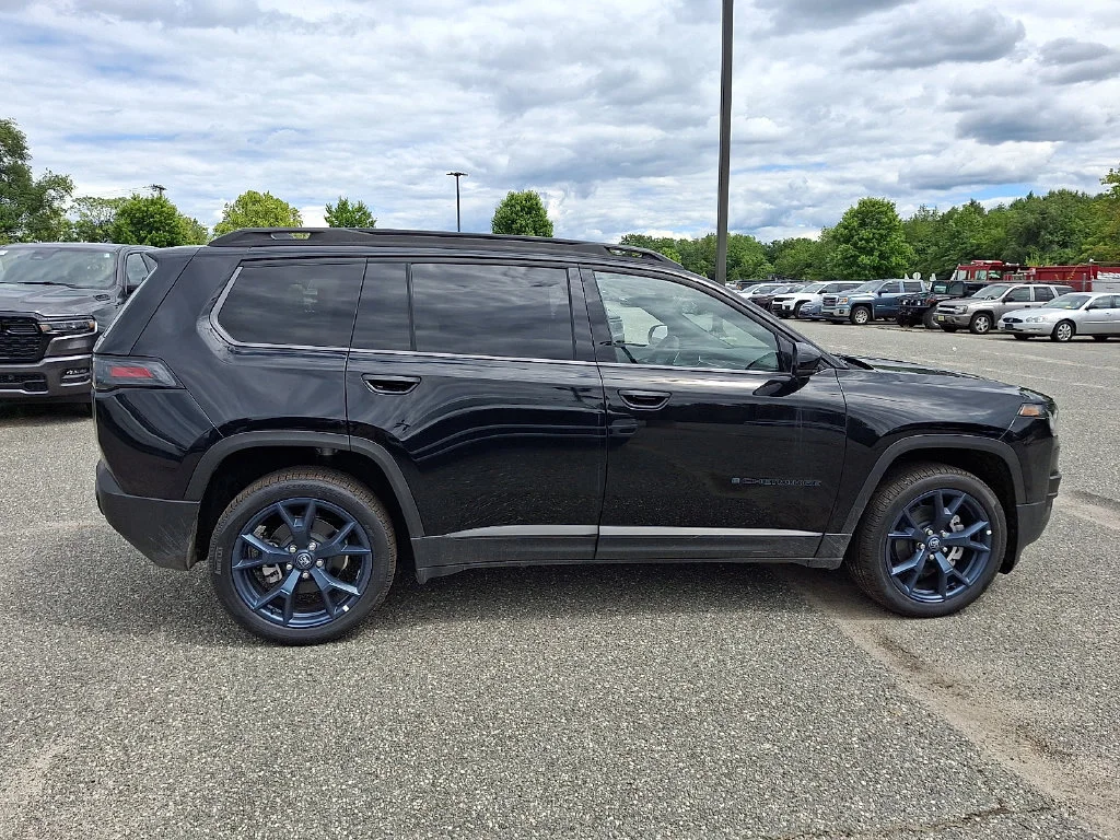 New 2026 Diamond Black Crystal Pearl-Coat Exterior Paint Jeep 85th Anniversary image 9