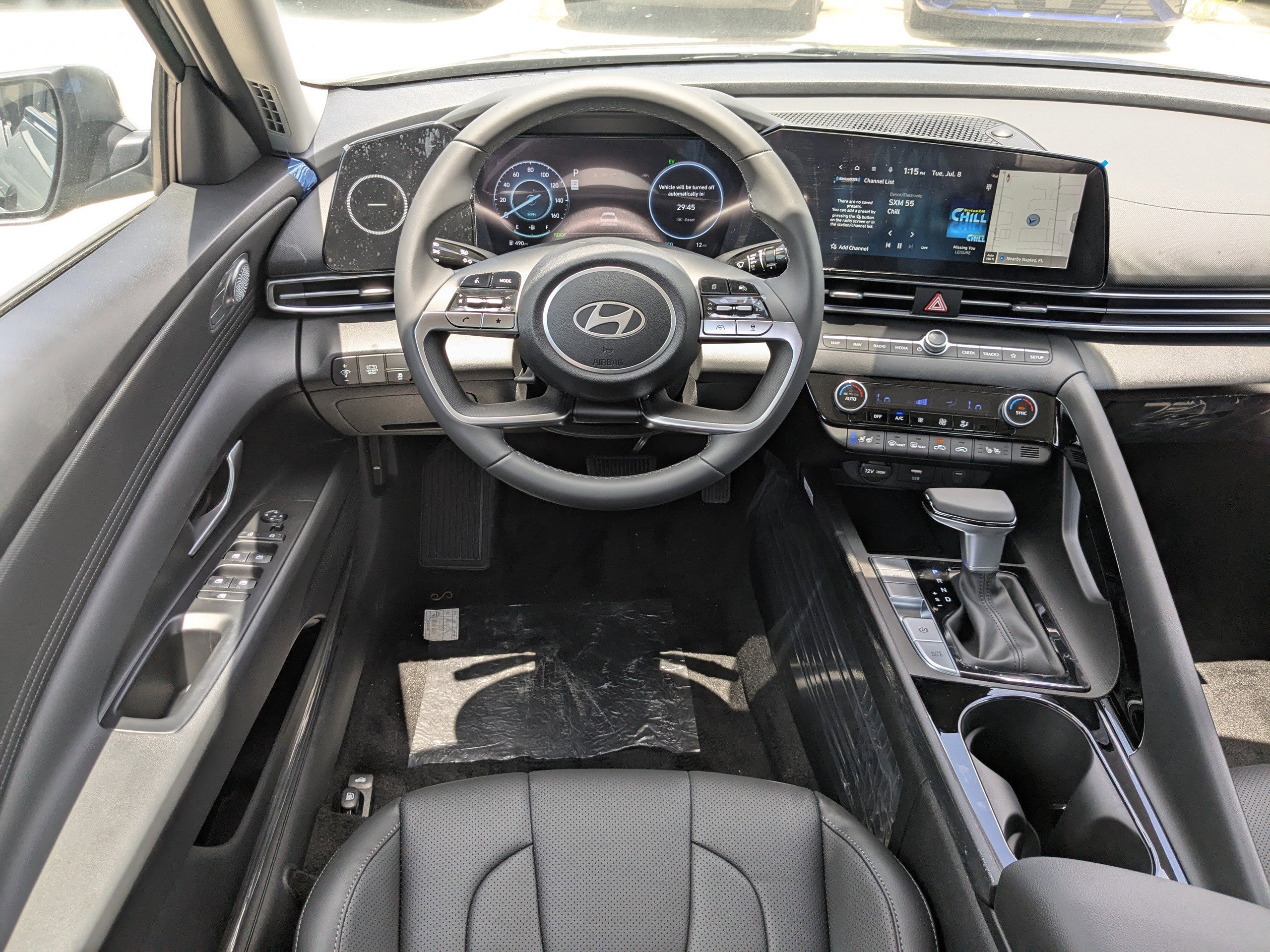 2025 Hyundai Elantra Limited - Photo 11