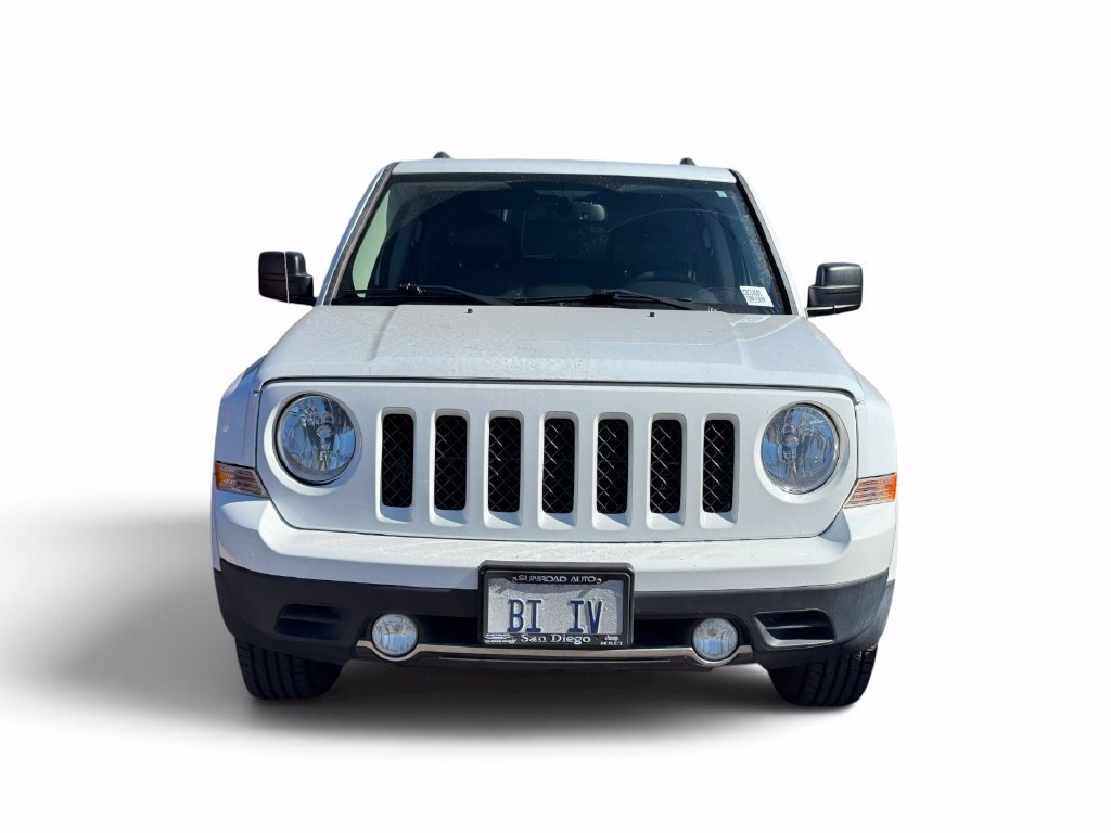 Used 2016 Bright White Clearcoat Jeep Latitude image 12