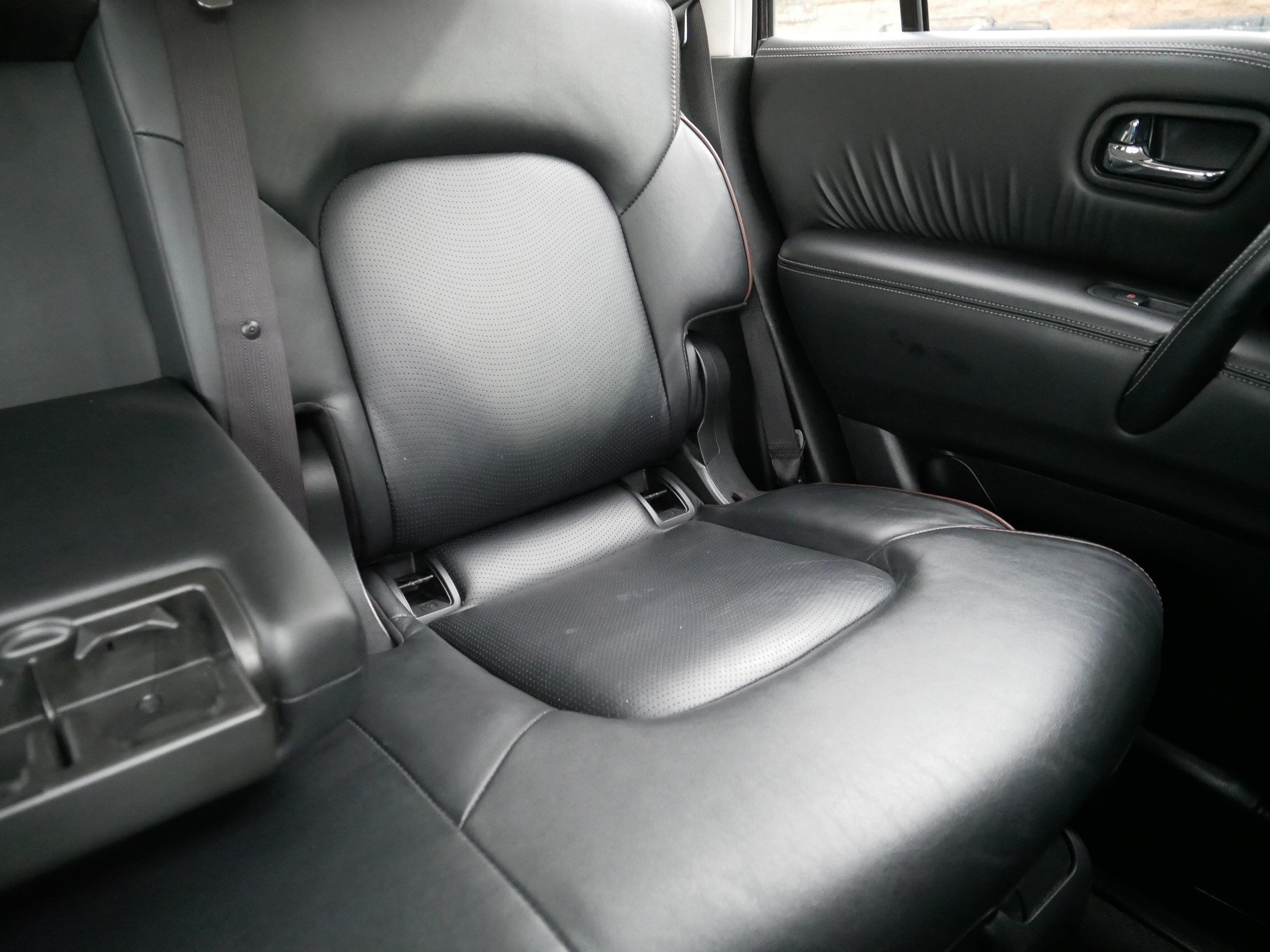 Used 2019 Super Black Nissan SL image 14