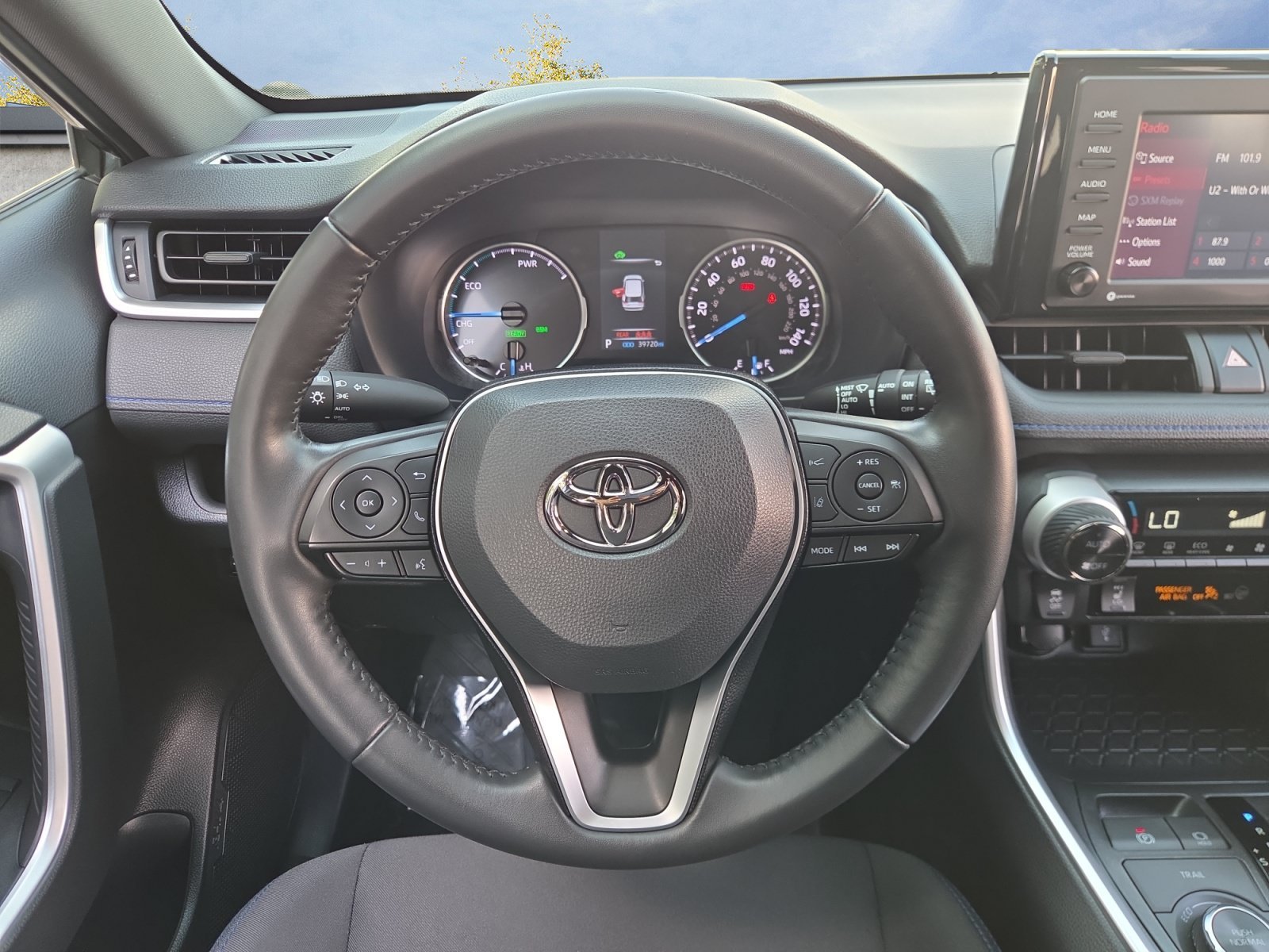 2022 Toyota RAV4 SE - Photo 12