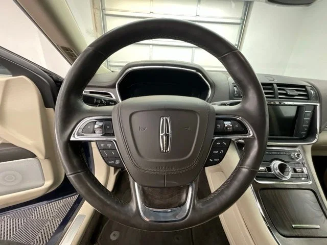 Used 2017 Black Lincoln Reserve image 7