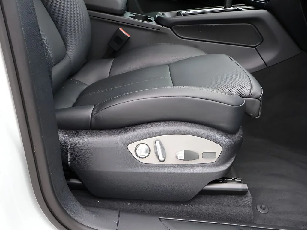 Certified Used 2023 White Porsche  image 10