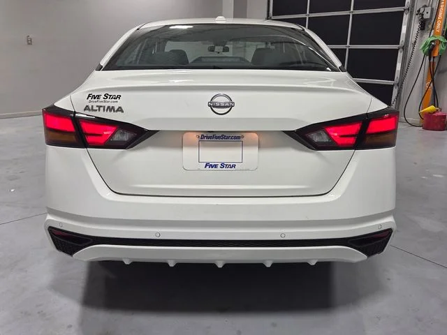 Used 2025 White Nissan 2.5 SV image 10