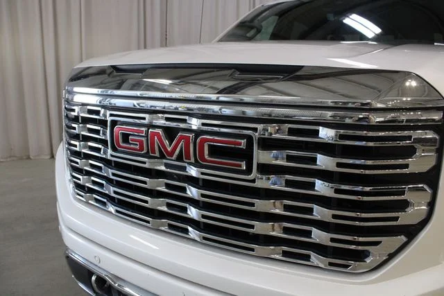 Used 2024 White GMC Denali image 33