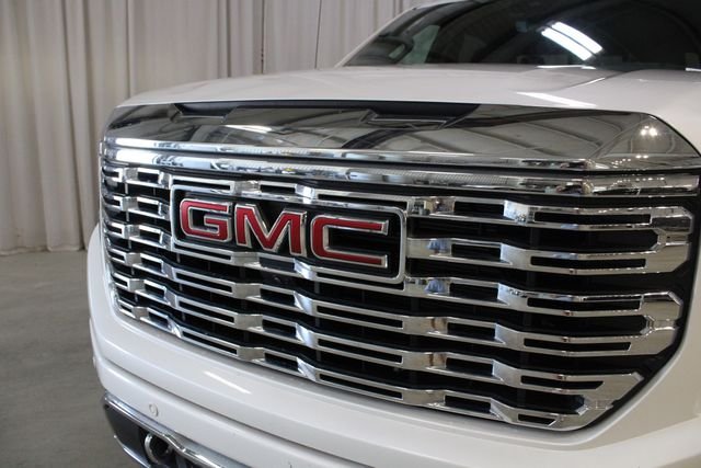 Used 2024 White GMC Denali image 33