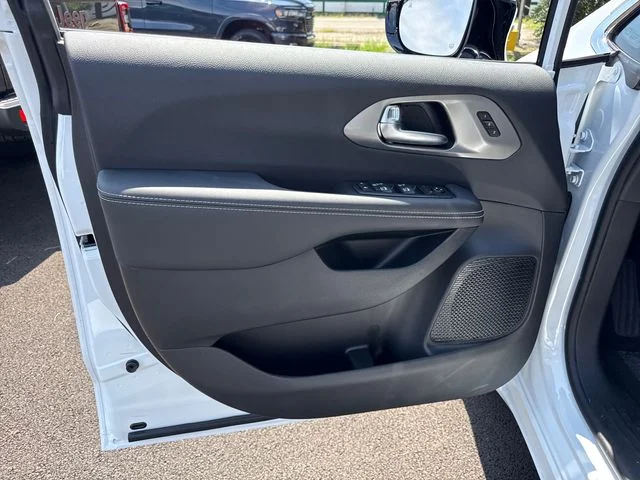 2026 Chrysler Pacifica Select - Photo 8