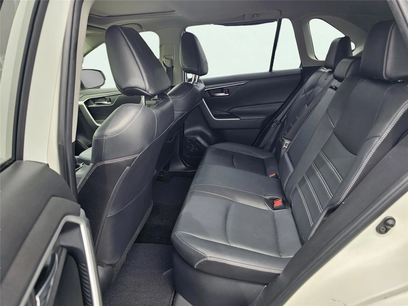 Used 2021  Toyota Hybrid LE image 35
