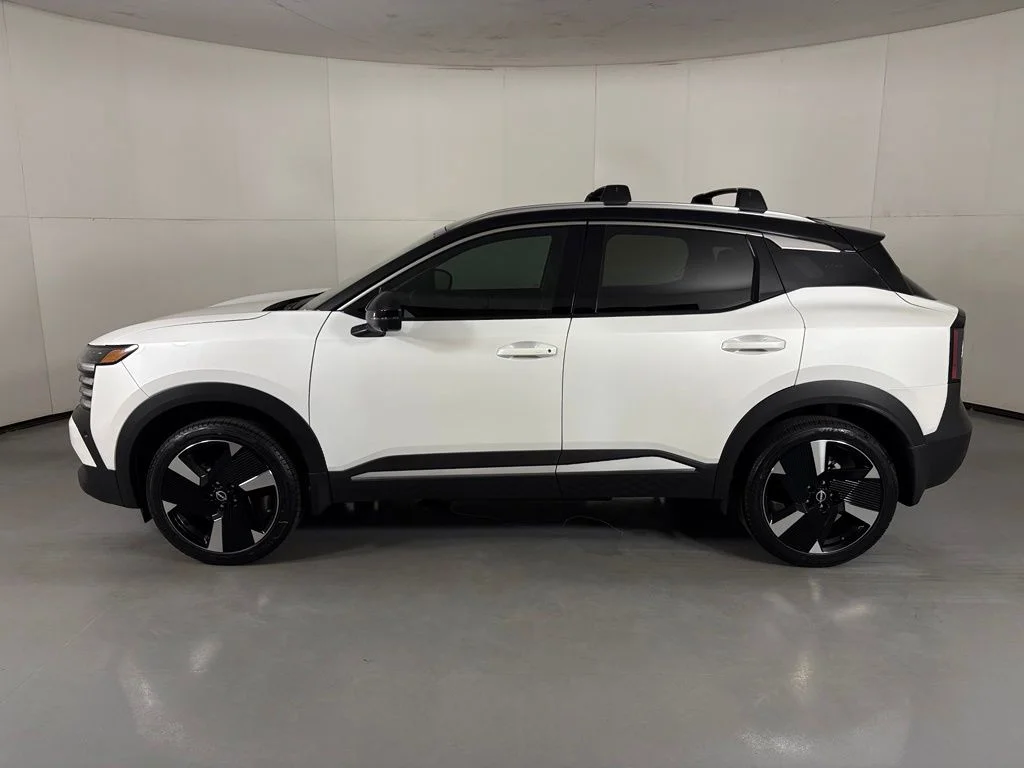 New 2026 Aspen White TriCoat / Super Black Two-tone Nissan SR image 5