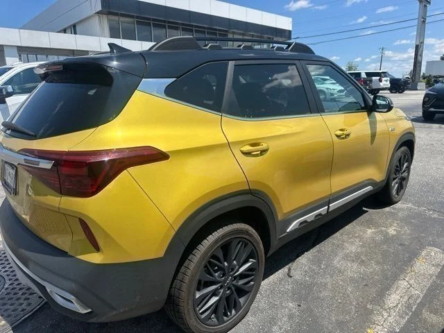 Used 2023 Yellow Kia Nightfall image 18