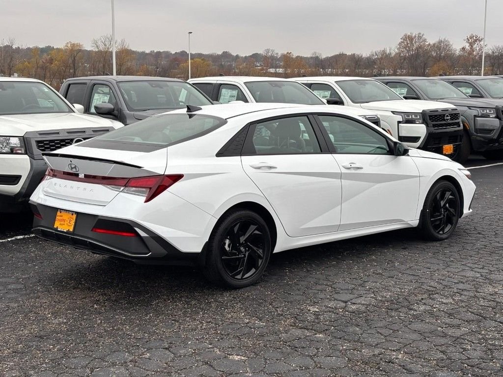 2026 Hyundai Elantra SEL Sport - Photo 3