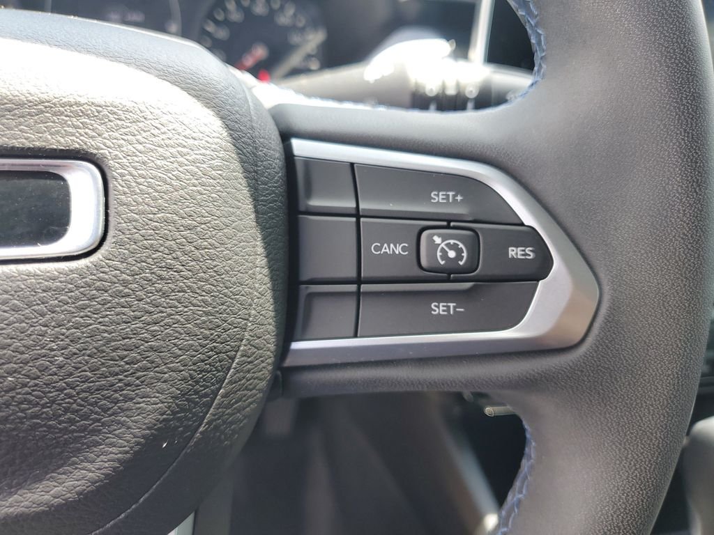 Used 2022 Black Jeep Latitude image 17