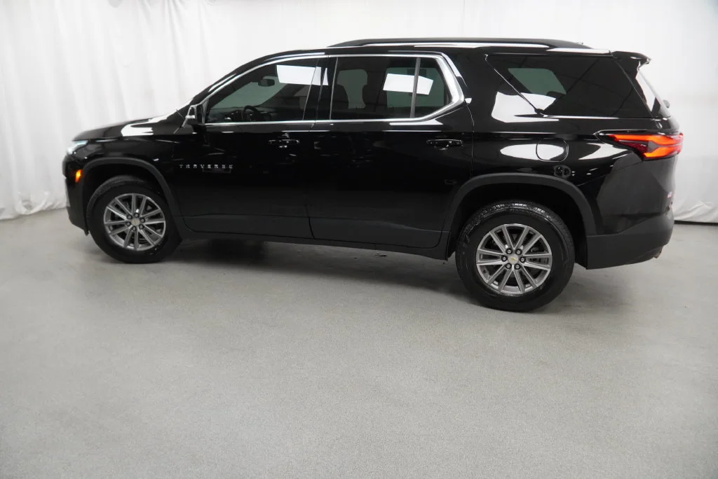 Used 2023 MOSAIC BLACK METALLIC Chevrolet LT Leather image 17