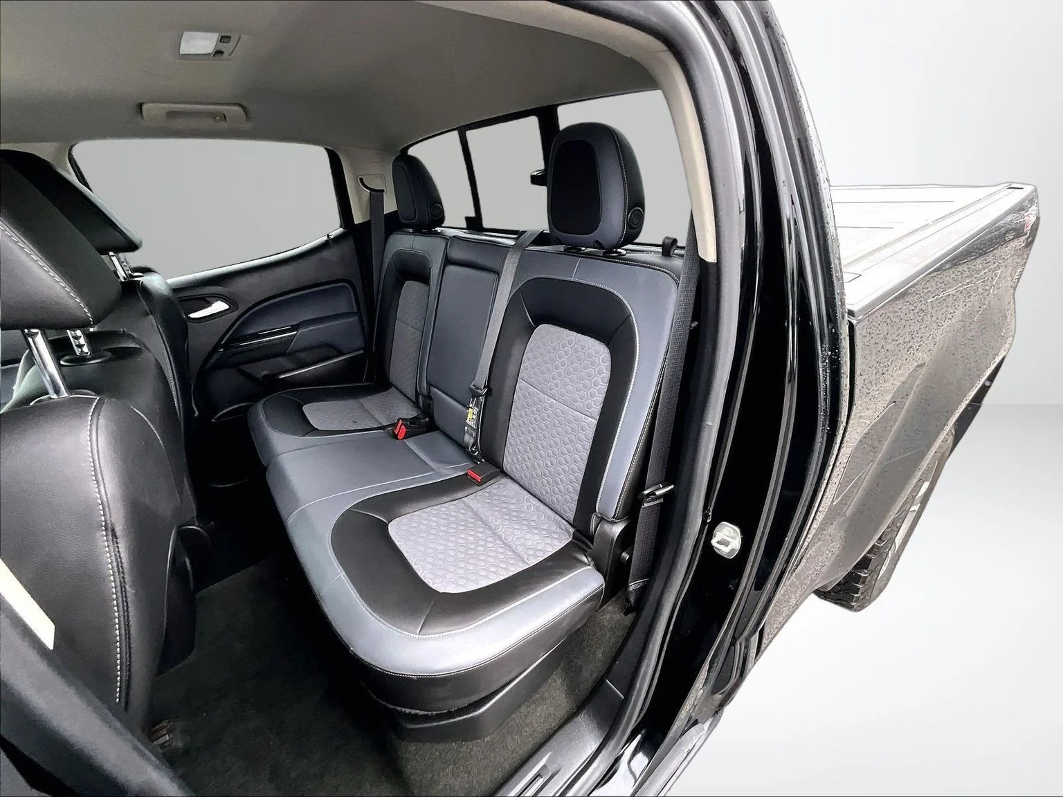 Used 2016 Black Chevrolet Z71 image 28