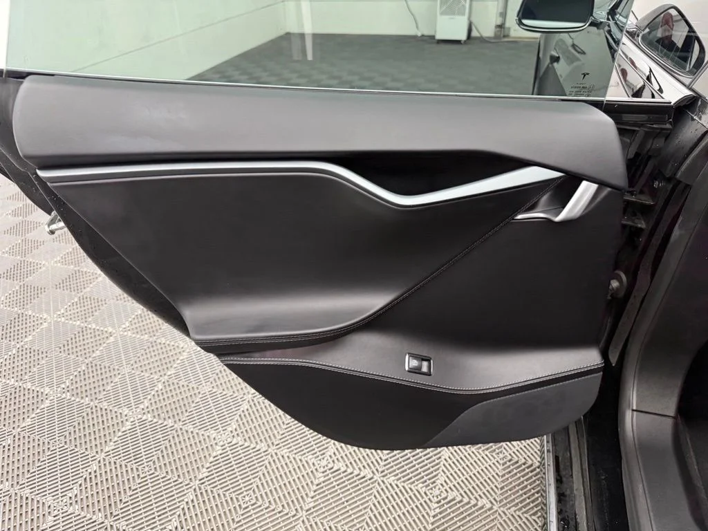 Used 2018 Black Tesla 75D image 36