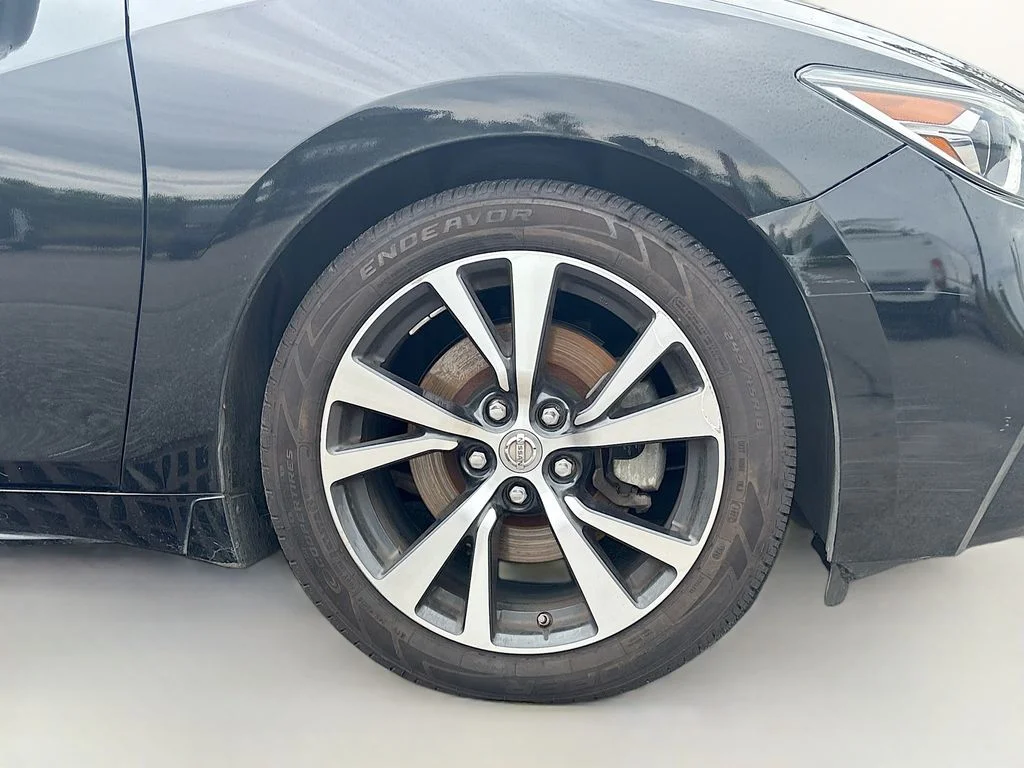 Used 2016 Black Nissan Platinum image 10