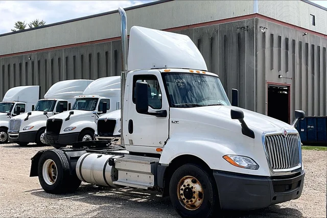 2021 International LT625 4x2 