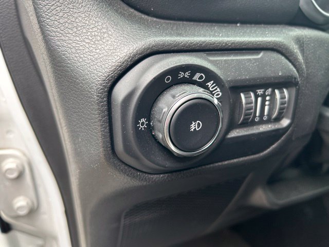 Used 2022 Bright White Clearcoat Jeep Unlimited Sahara image 18