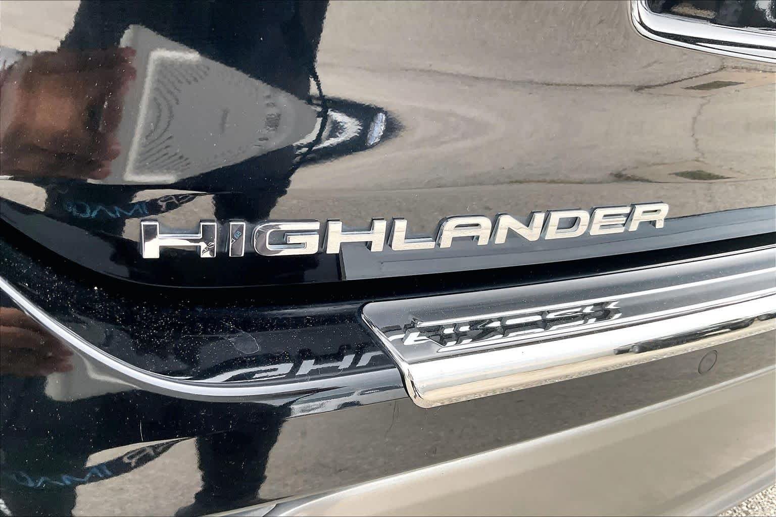 Used 2022 Midnight Black Metallic Toyota Platinum image 10