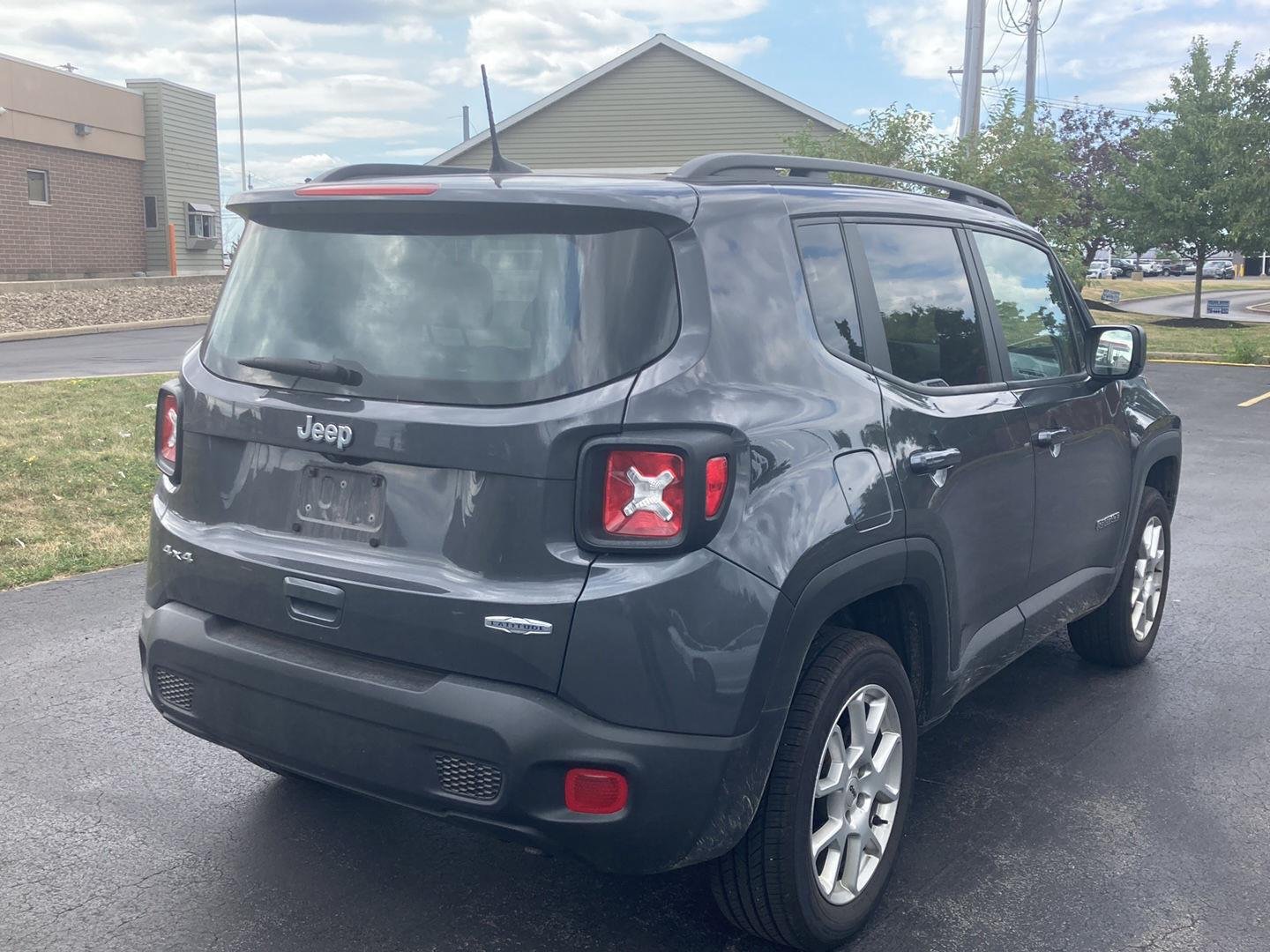Used 2022 Graphite Gray Jeep Latitude image 7
