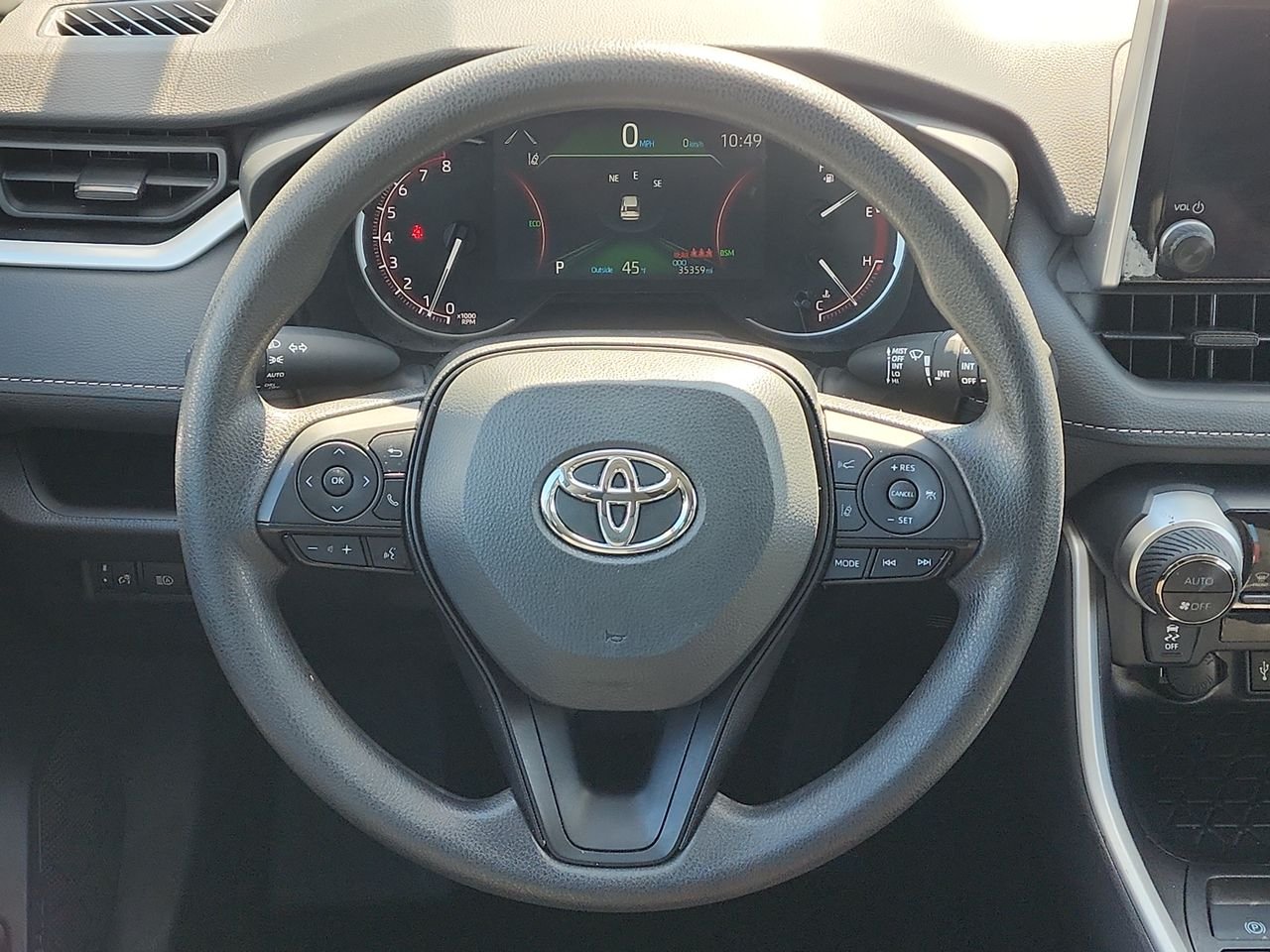 Used 2025 Silver Sky Metallic Toyota XLE image 19