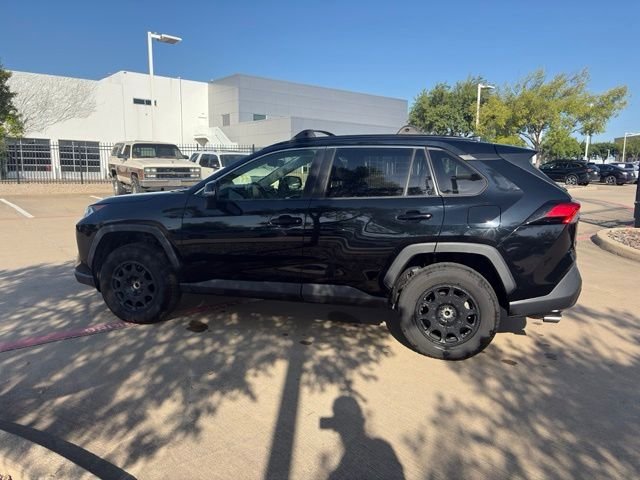 Used 2020 Black Toyota XLE Premium image 8