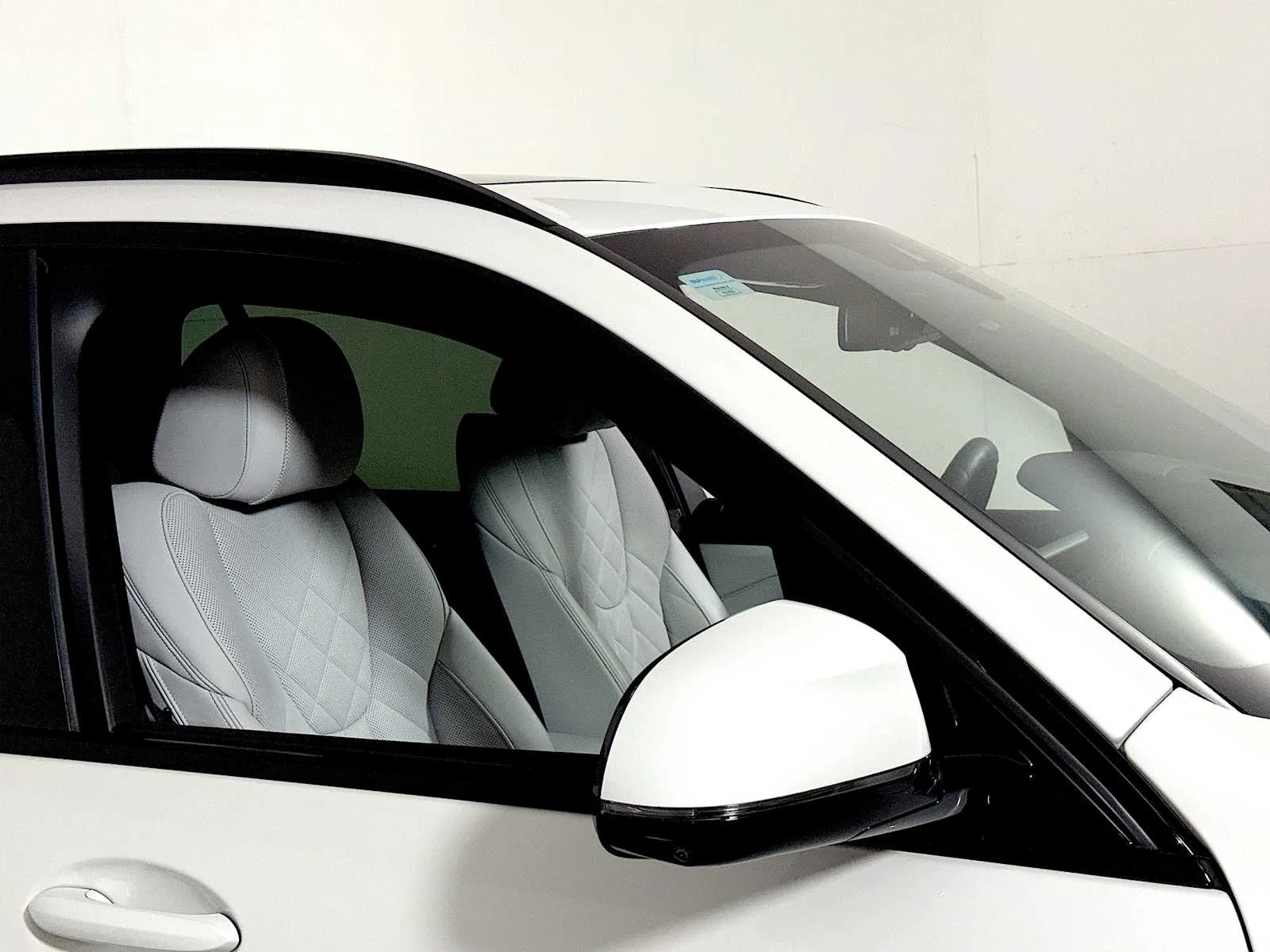 Used 2023 Mineral White Metallic BMW xDrive40i image 30