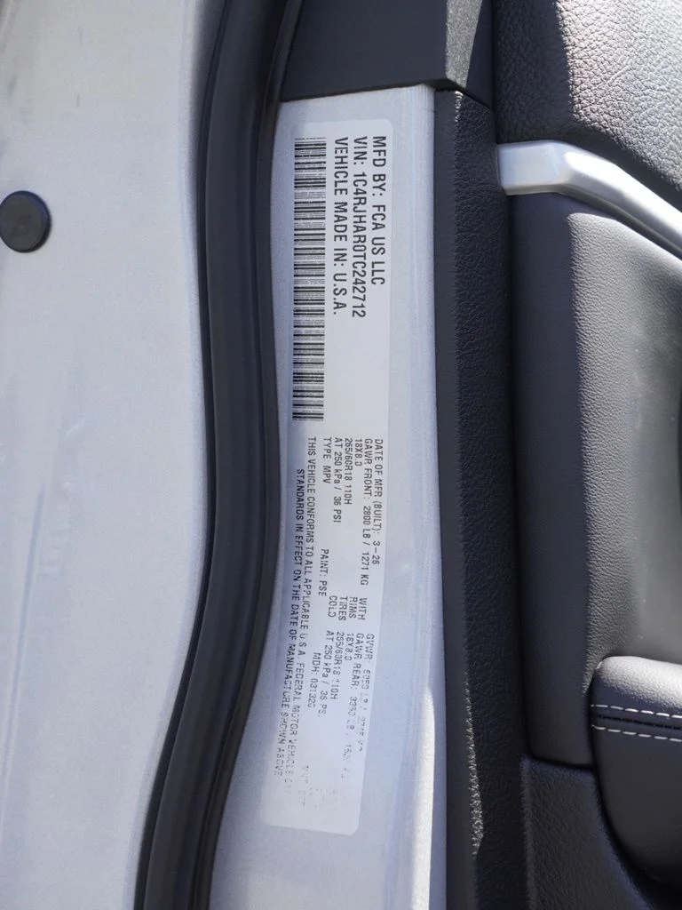 New 2026 Silver Zynith Exterior Paint Jeep Laredo Altitude image 30