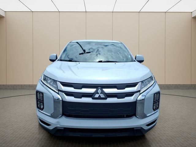 Used 2024  Mitsubishi 2.0 ES image 3