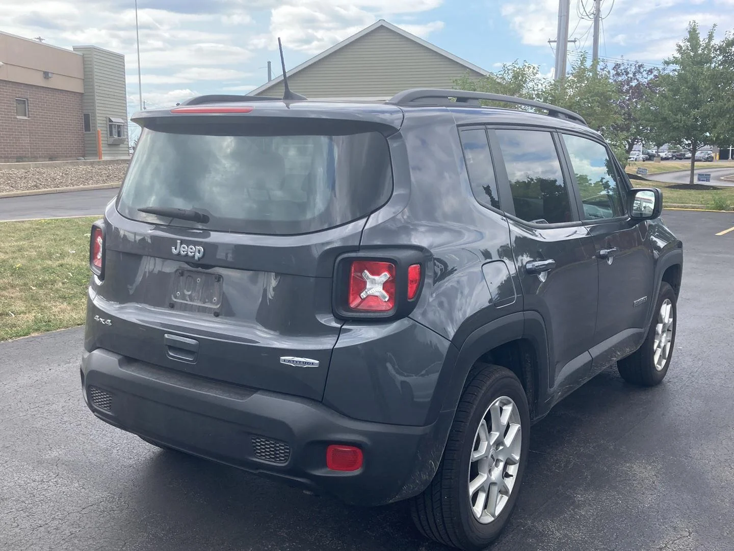 Used 2022 Gy Jeep Latitude image 7