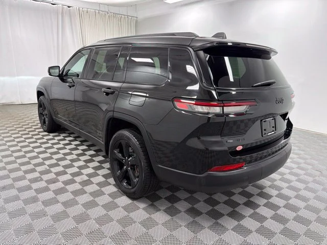 Used 2021 Black Jeep Altitude image 4
