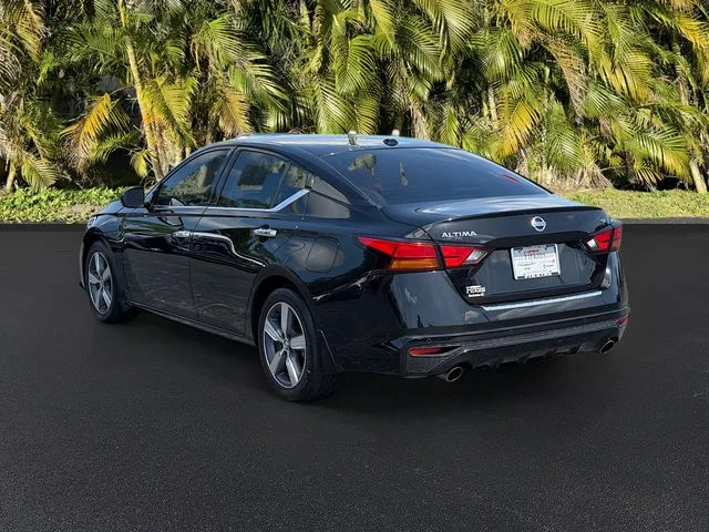 Used 2021 Black Nissan 2.5 SL image 7