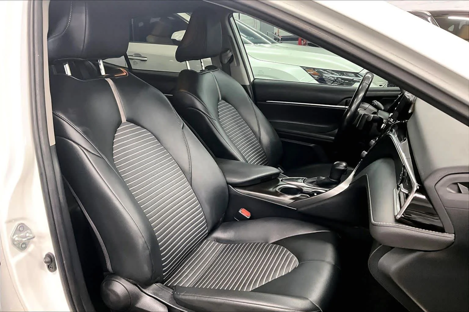 Used 2023 Ice Cap Toyota SE image 9