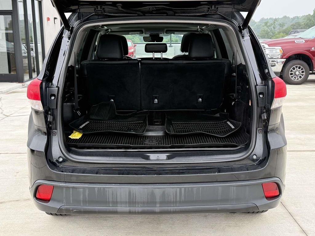 Used 2017 Black Toyota XLE image 33