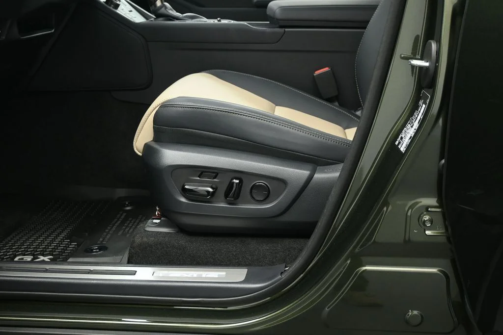 Used 2025 Green Lexus 550 Overtrail+ image 8