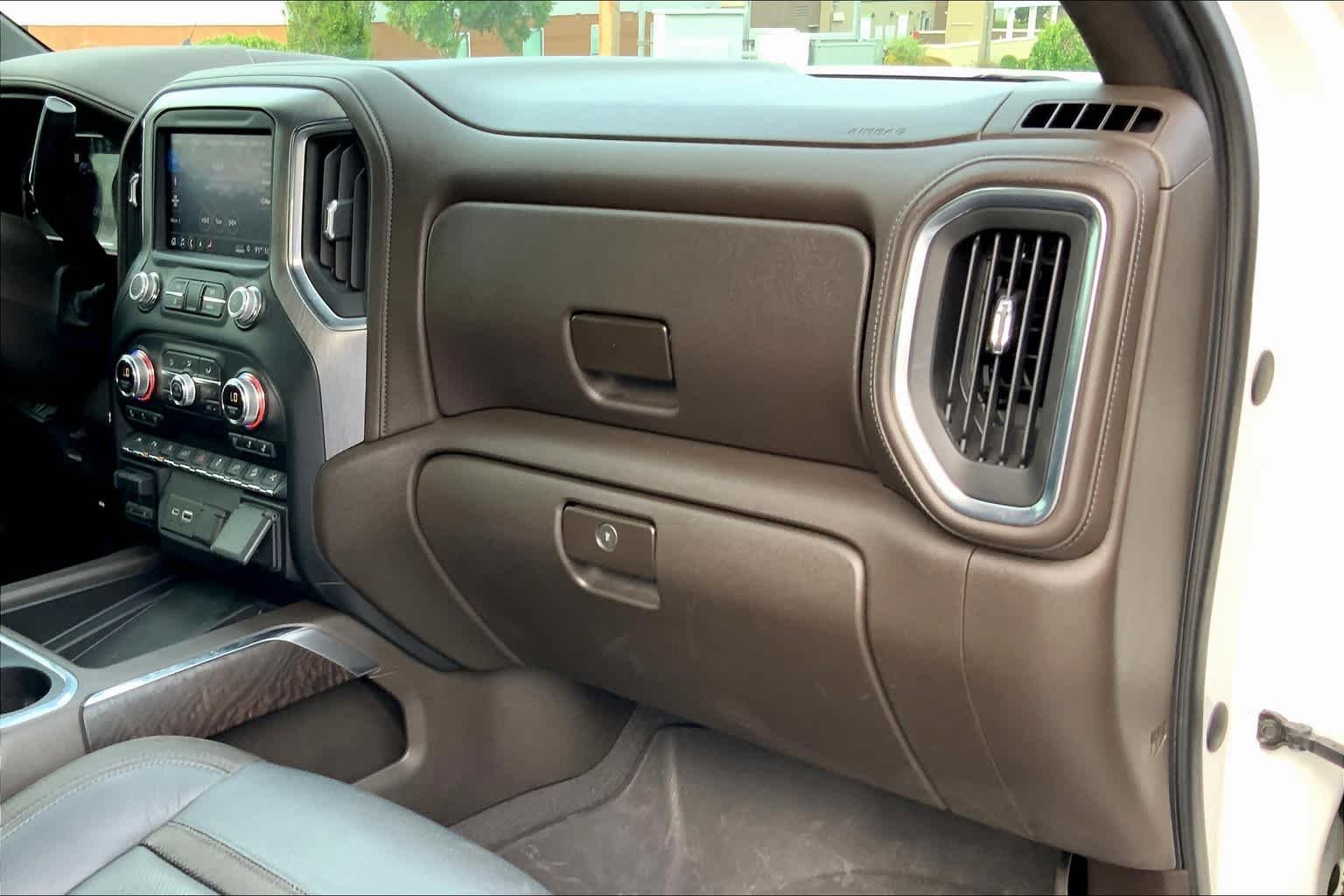 Used 2019 White Frost Tricoat GMC Denali image 19
