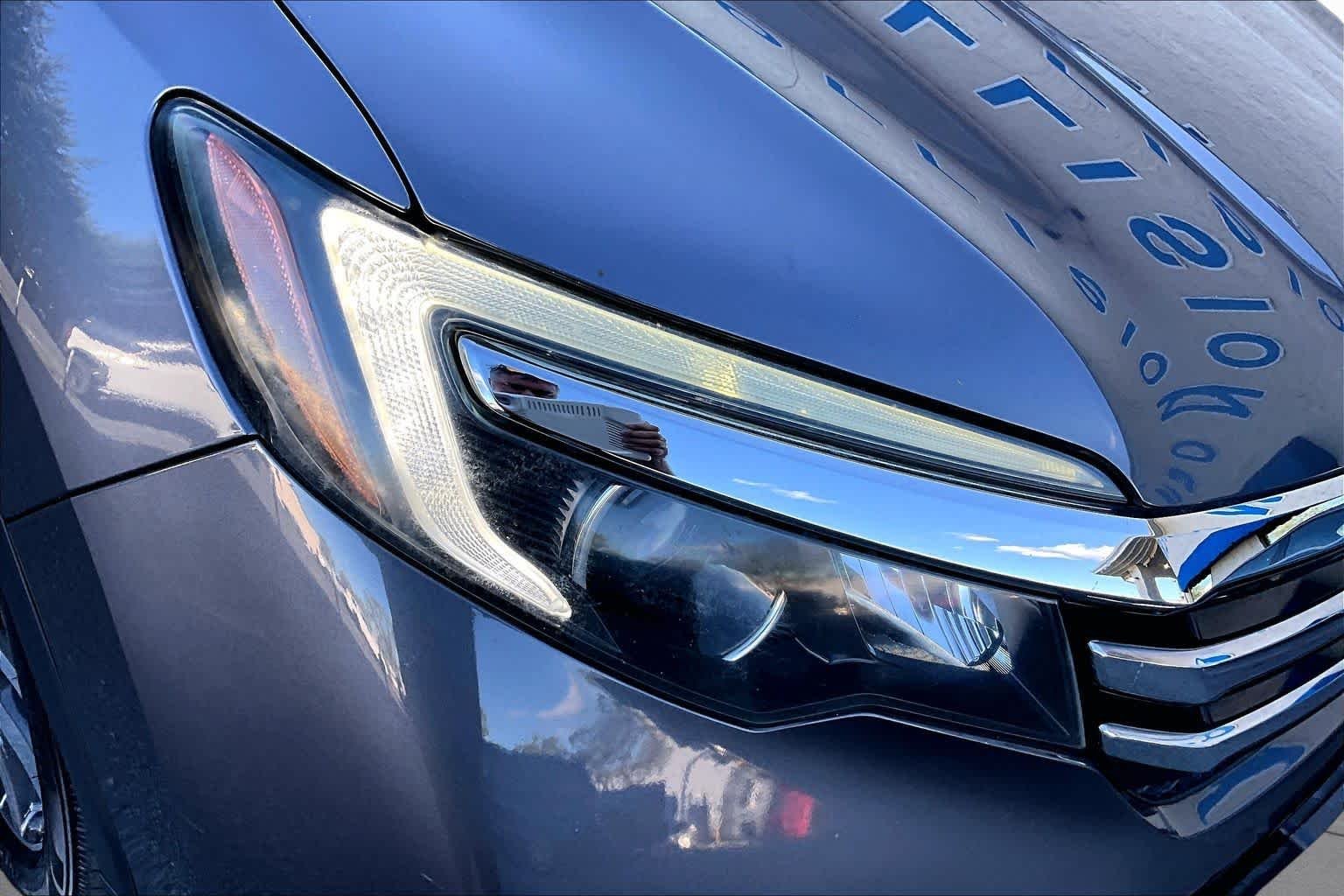 Used 2018 Crystal Black Pearl Honda Touring image 27