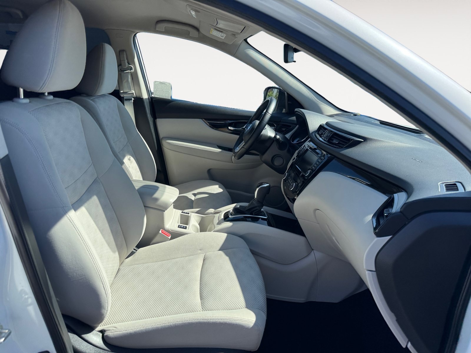 Used 2021 Pearl White Tricoat NISSAN SV image 19
