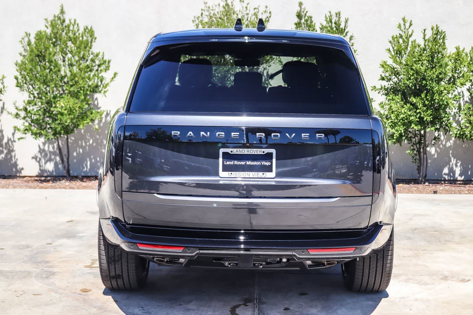 New 2026 Carpathian Grey Land Rover SE image 5