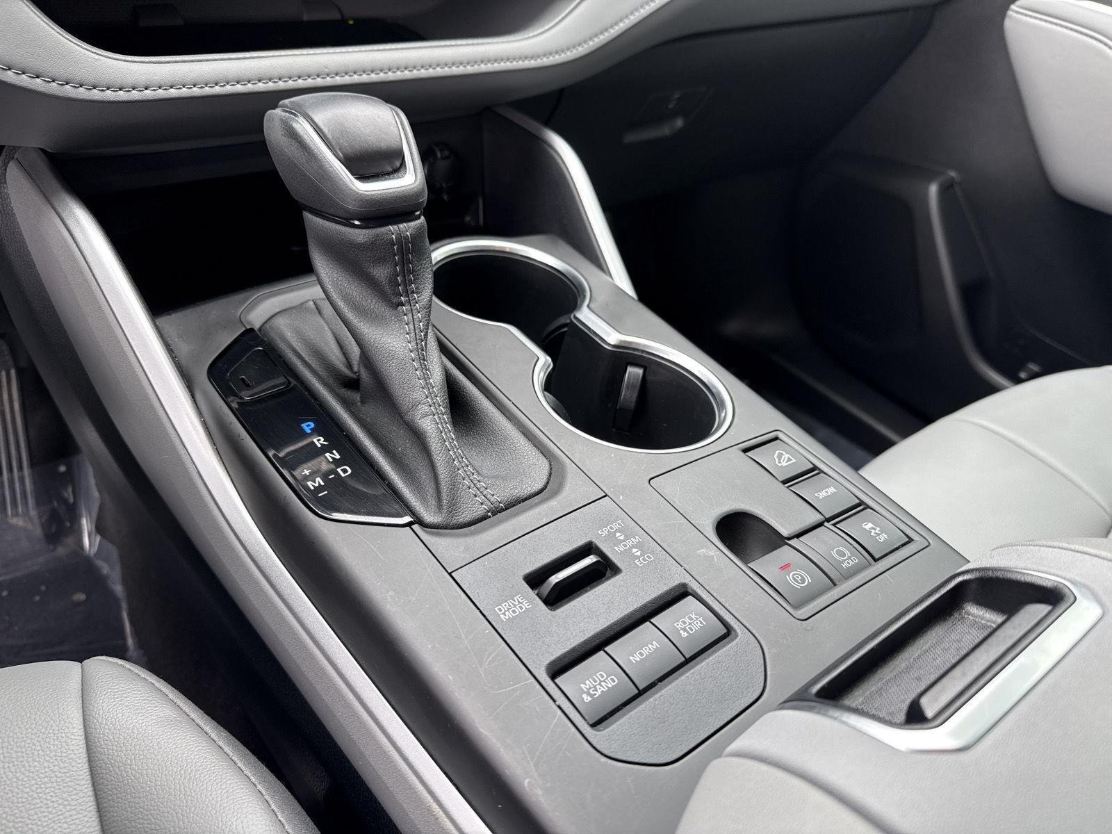 Used 2023 Wind Chill Pearl Toyota XLE image 22