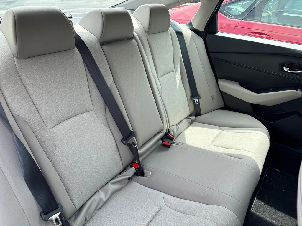 Used 2026 Platinum White Pearl Honda SE image 34
