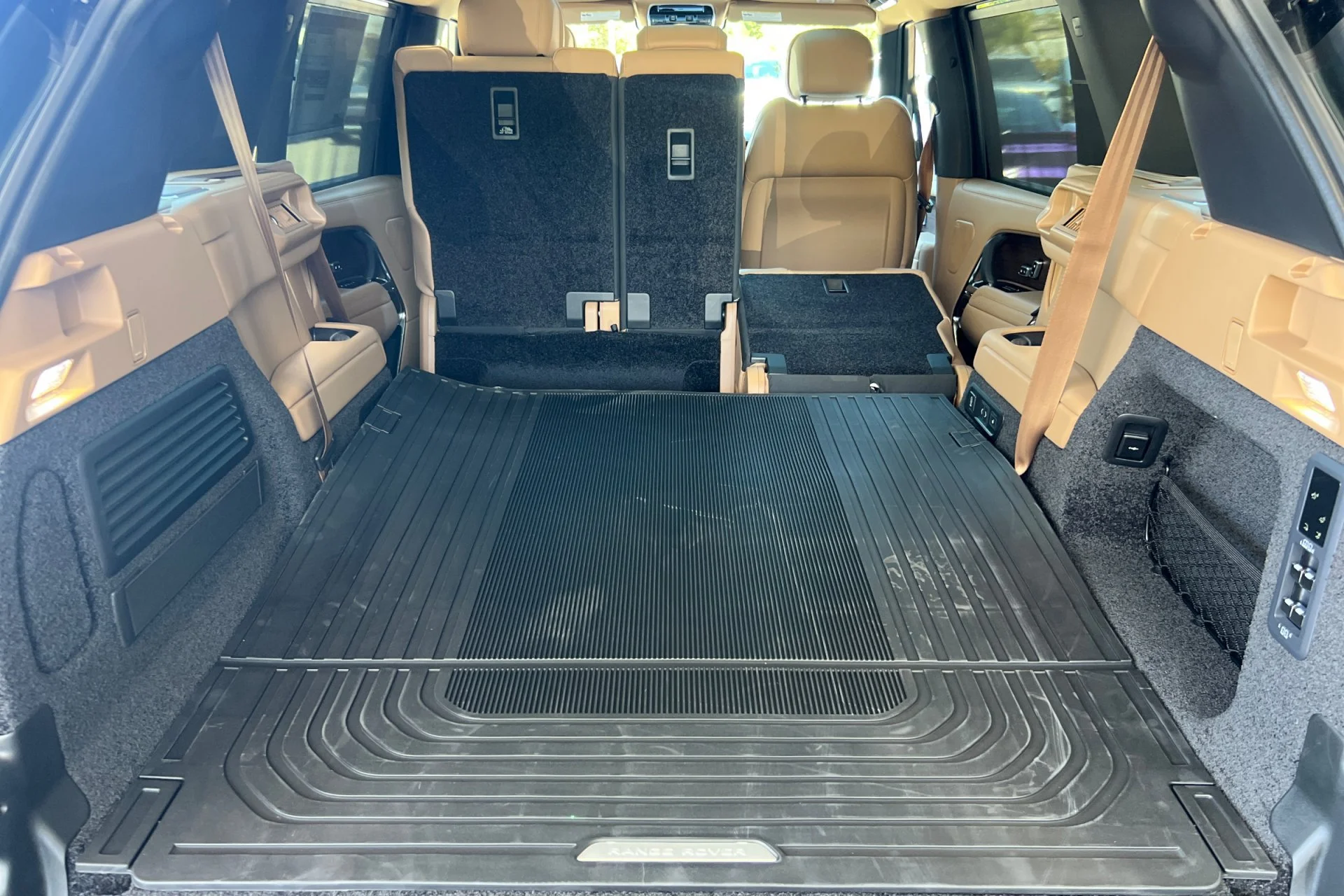New 2026 Belgravia Green Land Rover SE image 17