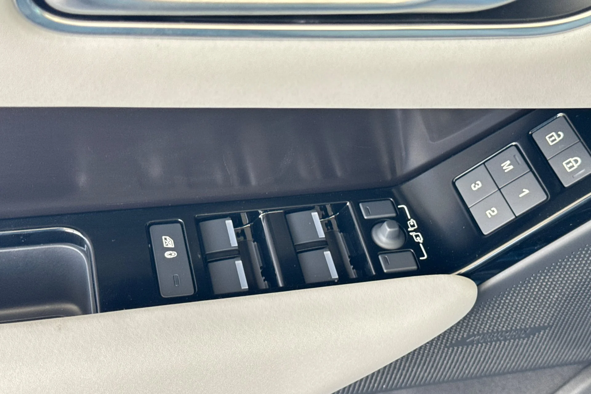 New 2026 Giola Green Land Rover Belgravia Edition image 15