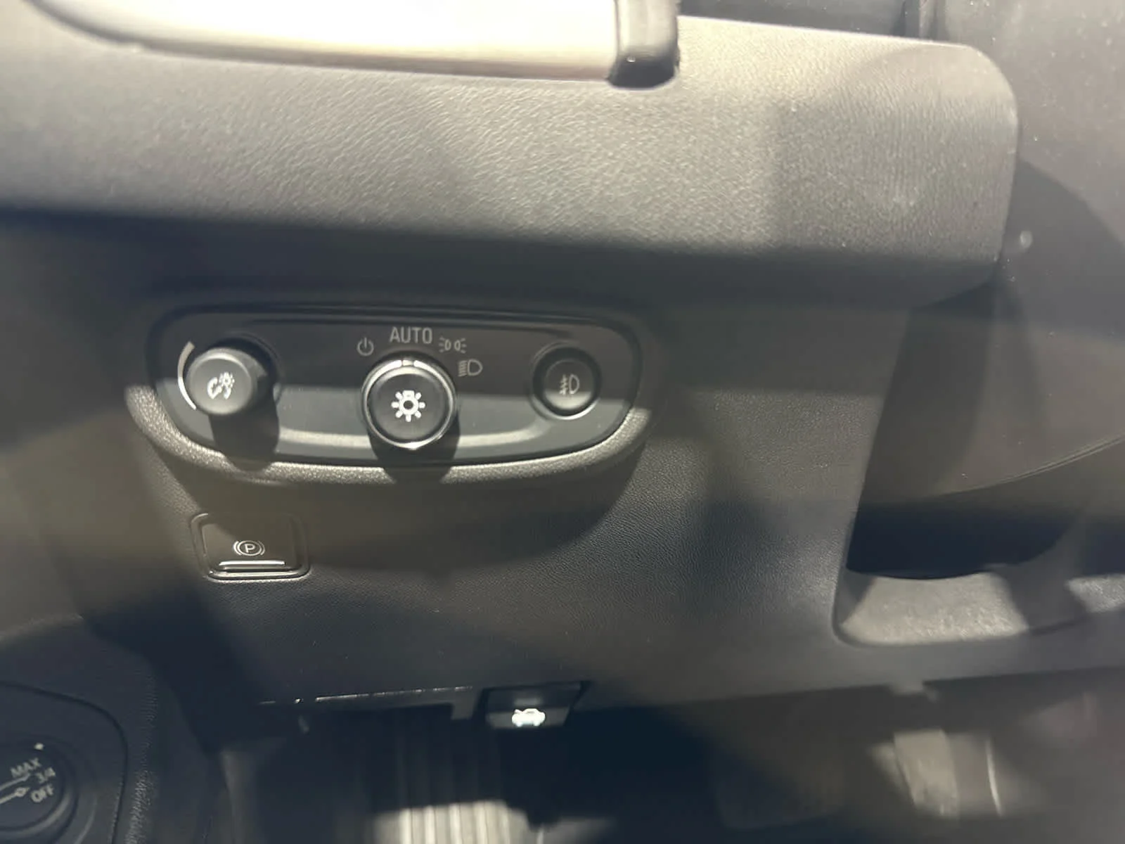 Used 2024 Sterling Metallic GMC SLT image 23