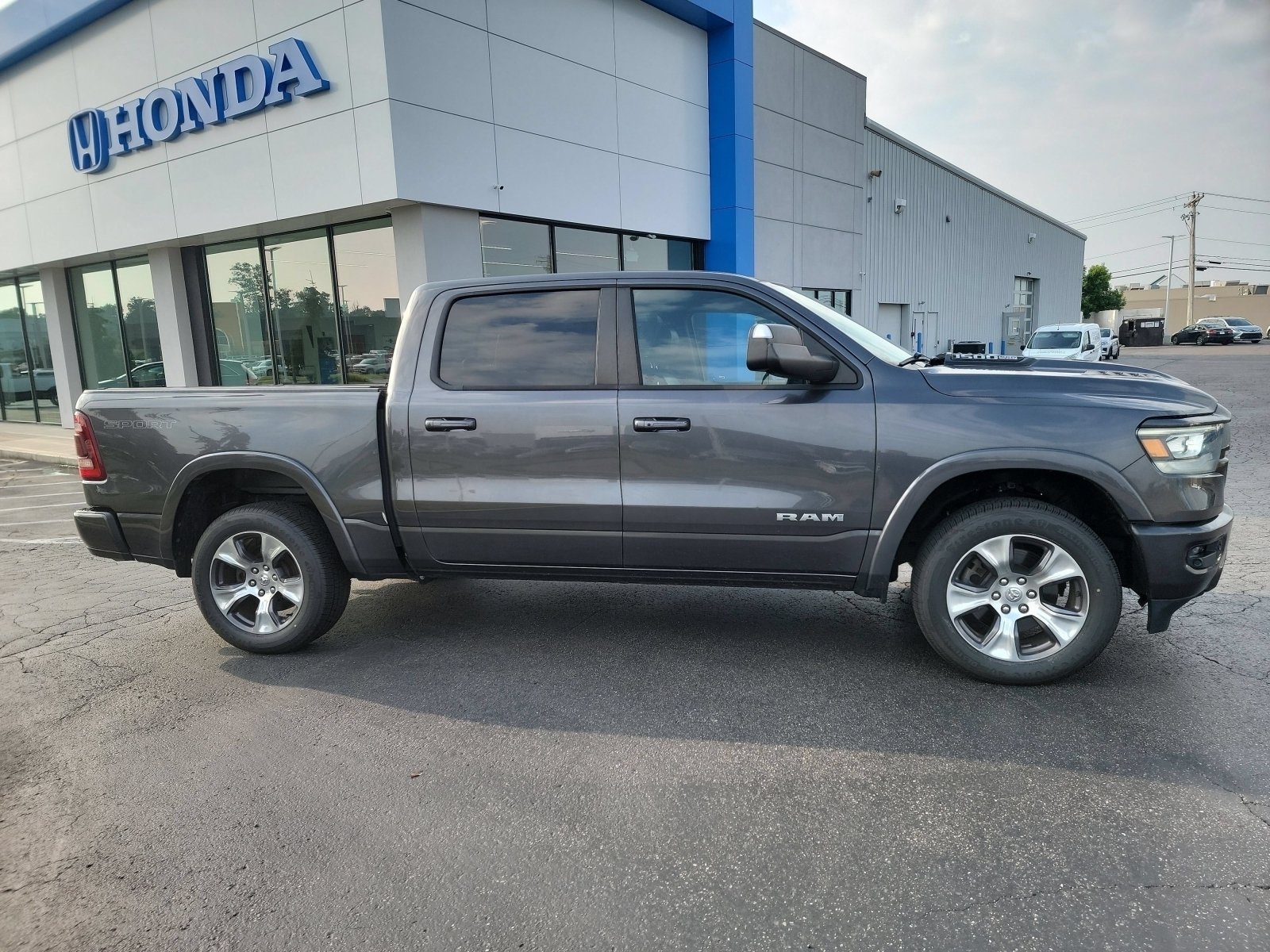 Used 2021 Granite Crystal Metallic Clearcoat Ram Laramie image 9