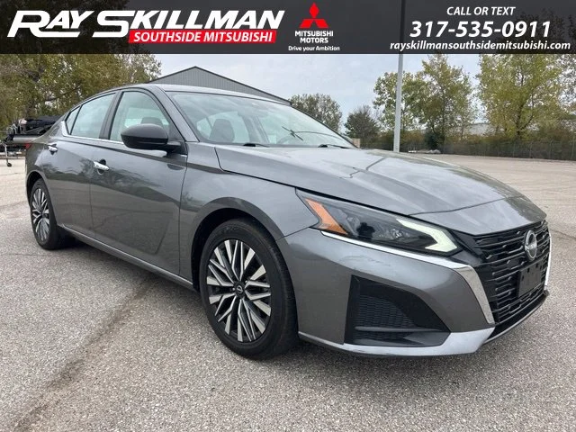 Used 2024 Gray Nissan 2.5 SV image 3