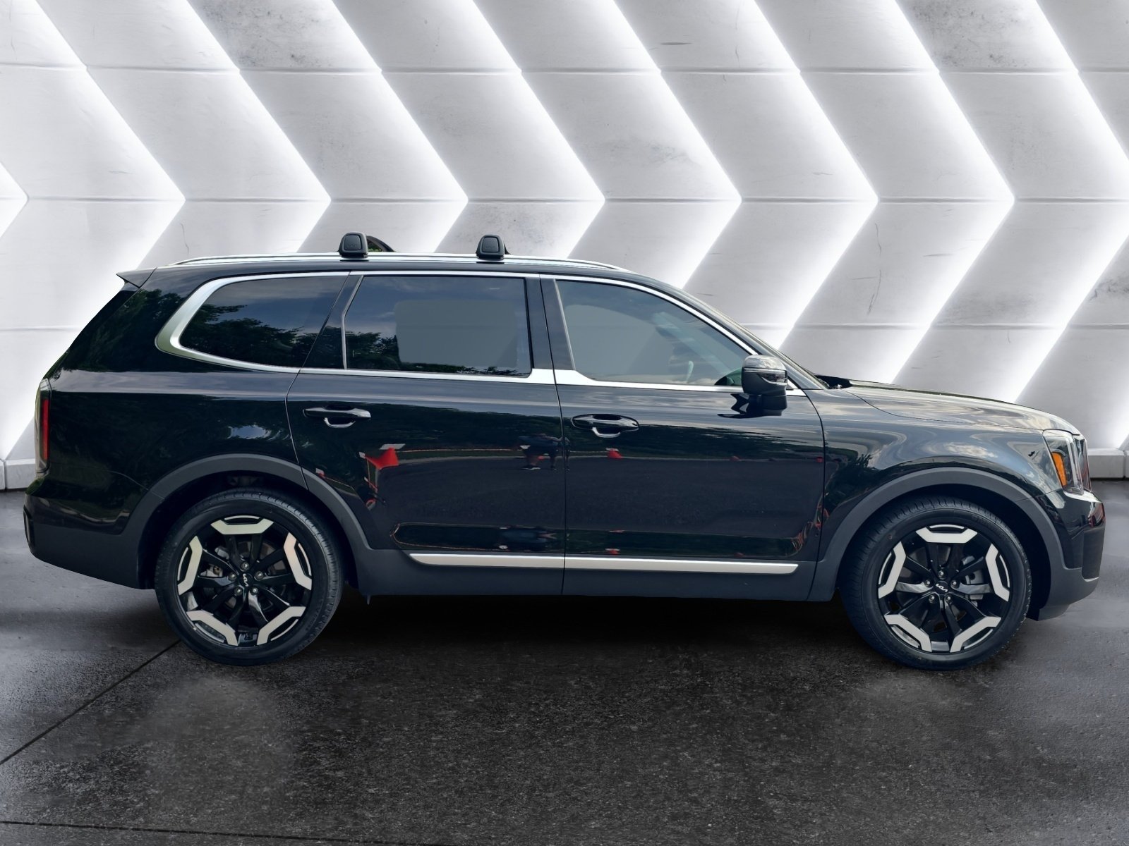 Used 2023 Black Kia EX image 6