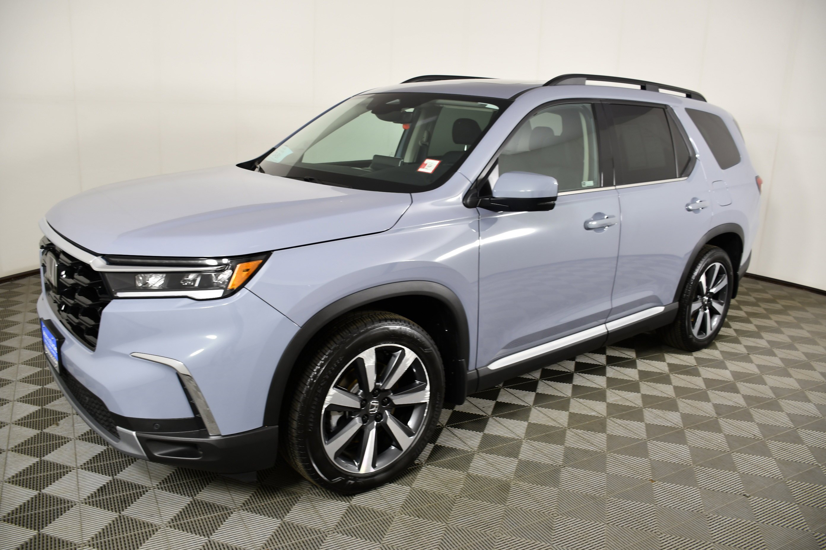 Certified Used 2025 Sonic Gray Pearl Honda AWD TRG image 10