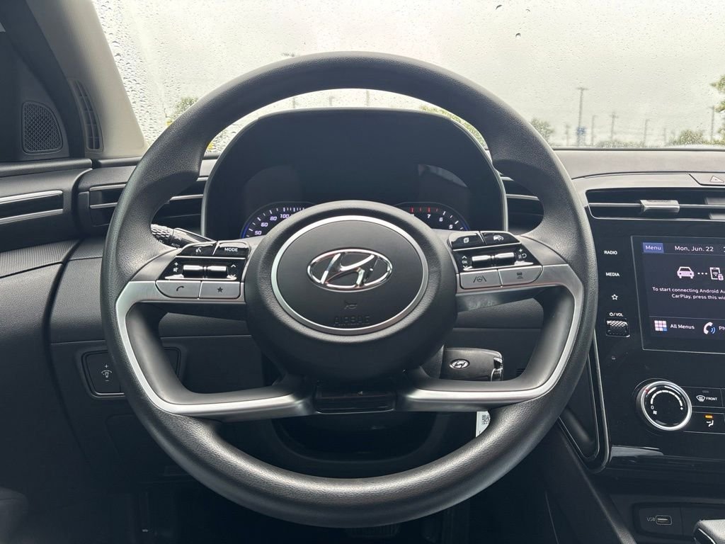 Used 2023 White Hyundai SE image 21